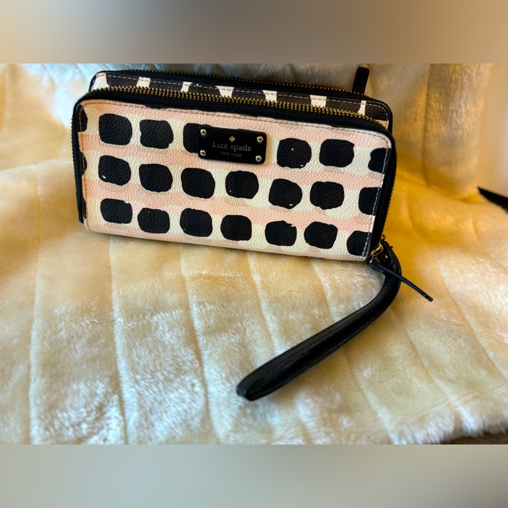 Kate Spade ♠️ Large Wristlet Wallet